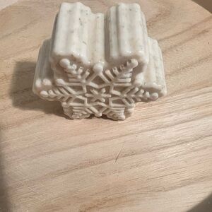 Oatmeal and honey soap for acne and to reduce skin imperfections.